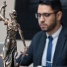 ¿Cómo seleccionar al abogado adecuado para su caso?